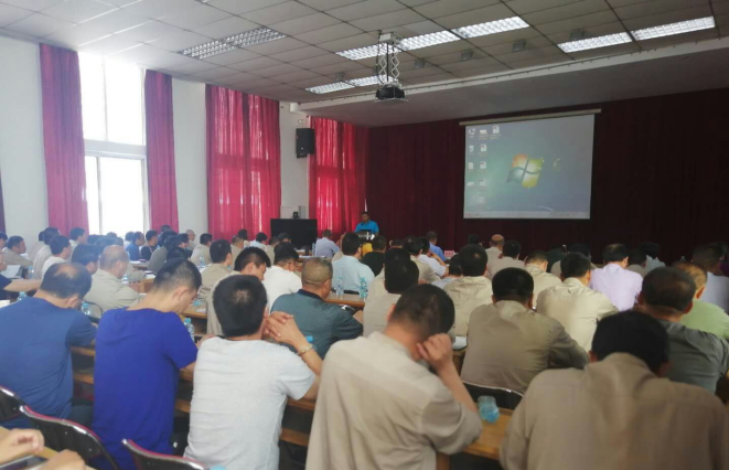 自治區(qū)排污權(quán)交易儲備中心高級工程師李萬剛講解排污權(quán)相關(guān)政策 自治區(qū)排污權(quán)交易儲備中心高級工程師李萬剛講解排污權(quán)相關(guān)政策